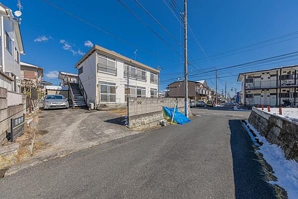 南西側から撮った写真です。駐車もスムーズに出来そうです。