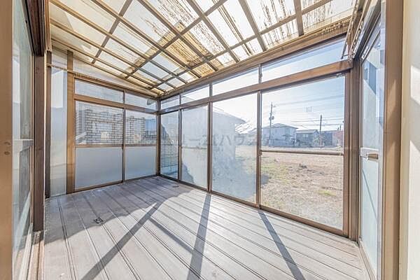 お日様を沢山浴びる事ができるサンルーム！洗濯物を干すのに便利ですね♪