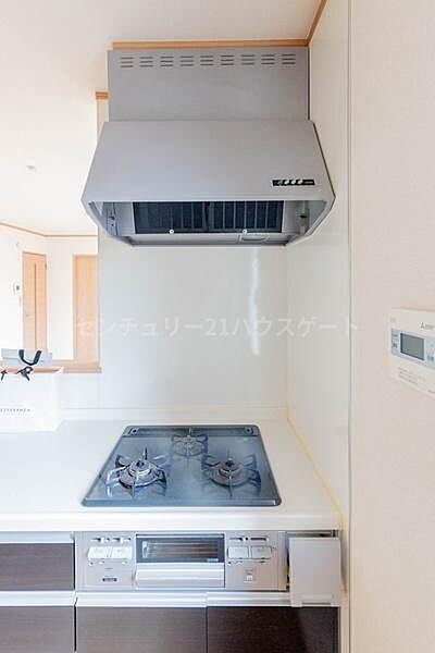 ガスコンロとグリル付きで、毎日の料理をもっと楽しく。本格派のキッチンで、こだわりの食卓を演出。