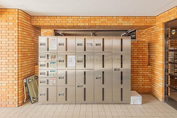 宅配ボックスも完備しているので、不在がちな方も安心です。
