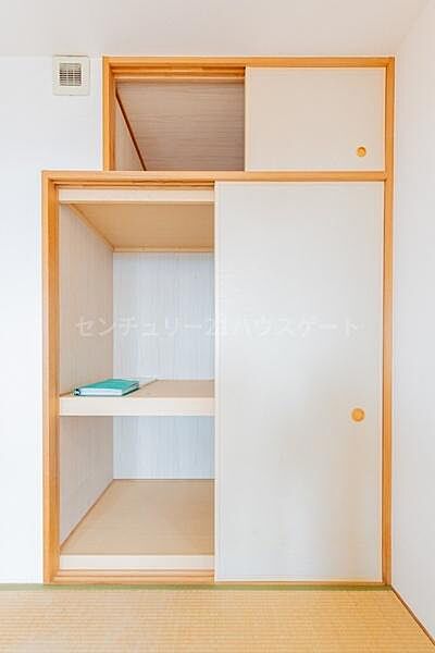 和室の収納です。お布団やお子様のおもちゃを片付けられます。