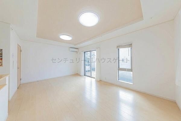 17帖の広々としたＬＤＫで叶える、家族の笑顔があふれる日常。休日はソファでゆったりと。心身ともにリラックスできます