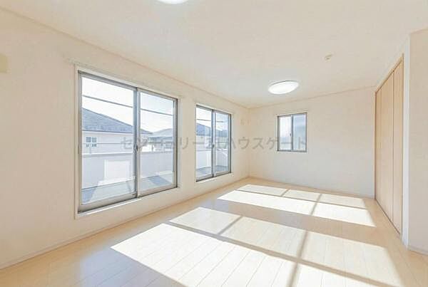 10.6帖の洋室です。将来、2部屋に間仕切り可能なお部屋です。