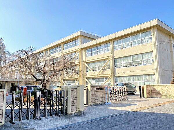 宇都宮市立宝木小学校まで760m