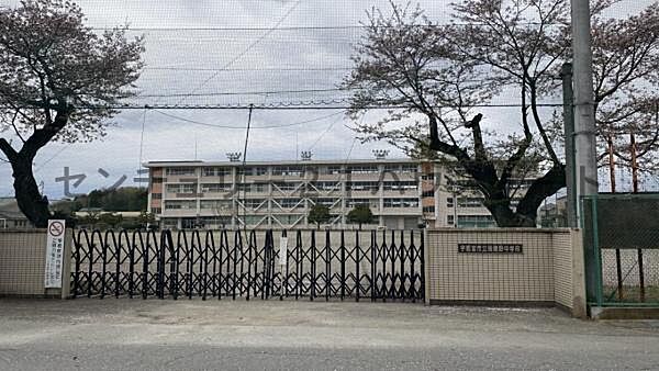 宇都宮市立瑞穂野中学校まで268m