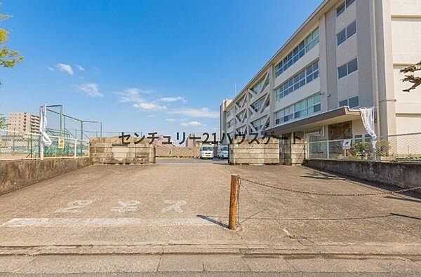 宇都宮市立西小学校まで449m