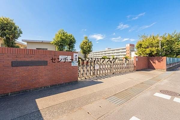 宇都宮市立新田小学校まで1462m