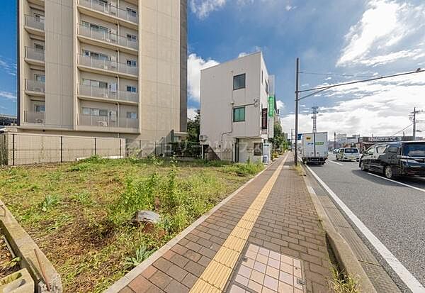 スーパー＆コンビニ徒歩10分圏内の快適立地