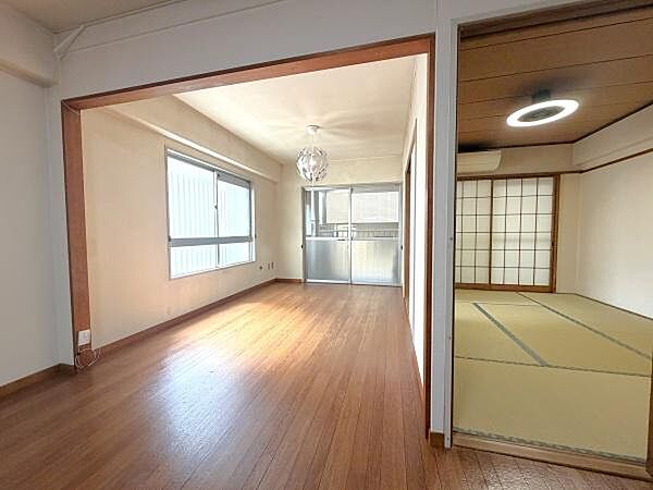 家族が集まるリビングはこだわりたいですね！レイアウトを考えながらご見学いただくと住んでからのイメージがしやすくなりそうです！