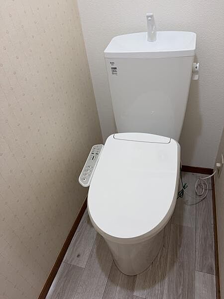 トイレリフォーム済。いつもキレイに清潔に。毎日の生活を快適にお過ごし頂けますよう、落ち着いた雰囲気の空間です。