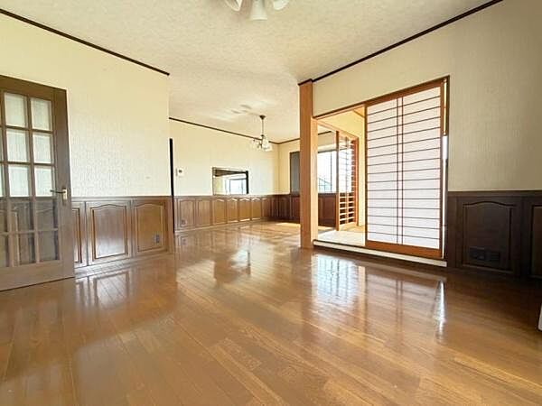 家族が集まるリビングはこだわりたいですね！レイアウトを考えながらご見学いただくと住んでからのイメージがしやすくなりそうです。