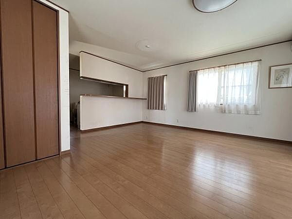 ※AIにて家具消し実施家族が集まるリビングはこだわりたいですね！レイアウトを考えながらご見学いただくと住んでからのイメージがしやすくなりそうです！