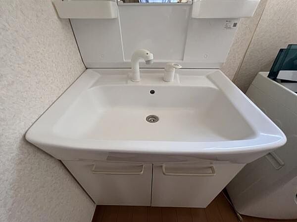 ※AIにて家具消し実施清潔感のある洗面台