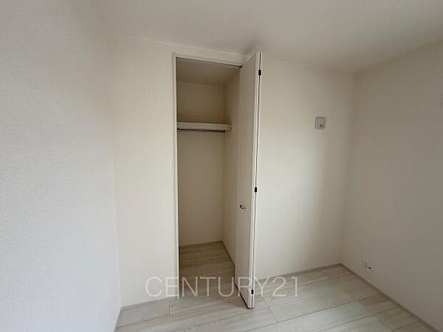 ハンガーパイプ付きクローゼットです。