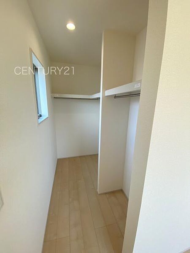 ハンガーパイプ付きクローゼットです。