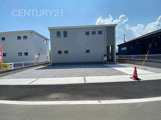 並列駐車可能な駐車場スペースです。