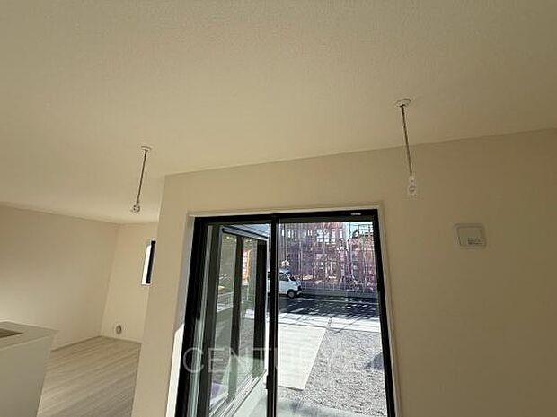 室内用の物干し用ハンガー付きです。