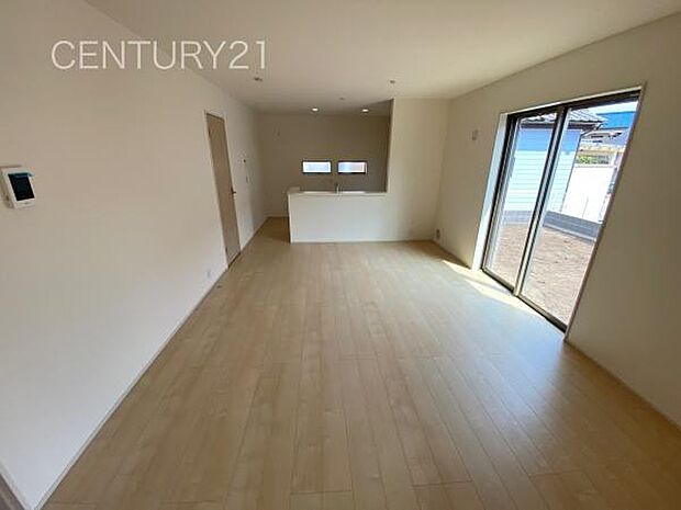 大きいソファーがおける広々リビング