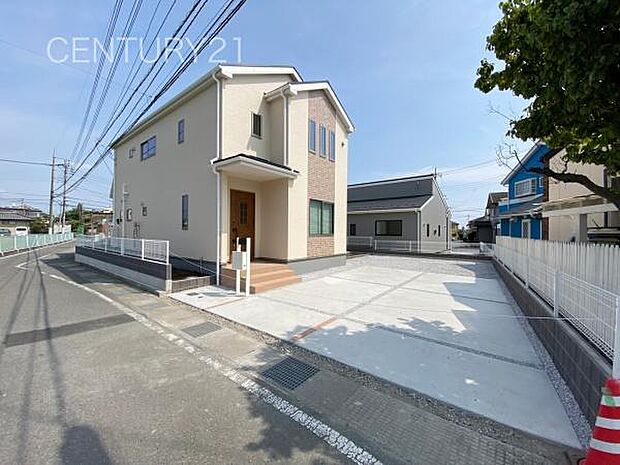 並列駐車可能な駐車場スペースです。