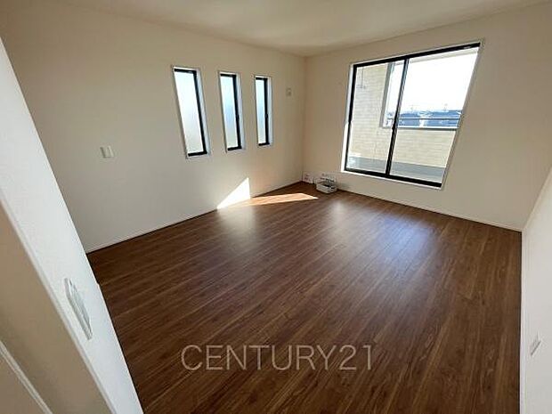 2面採光の明るい洋室です。