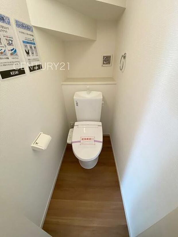 1階トレイです。温水シャワー洗浄機能付きです。