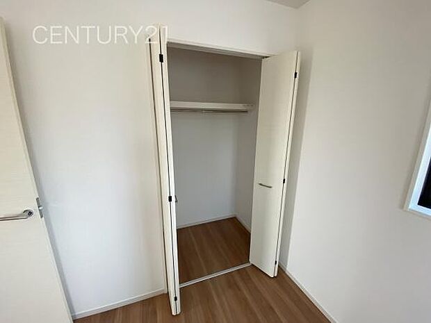 ハンガーパイプ付きクローゼットです。