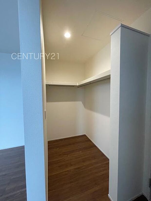 ハンガーパイプ付きクローゼットです。