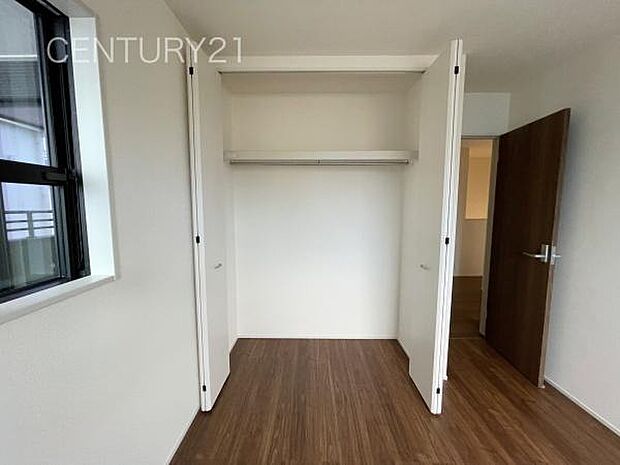 ハンガーパイプ付きクローゼットです。