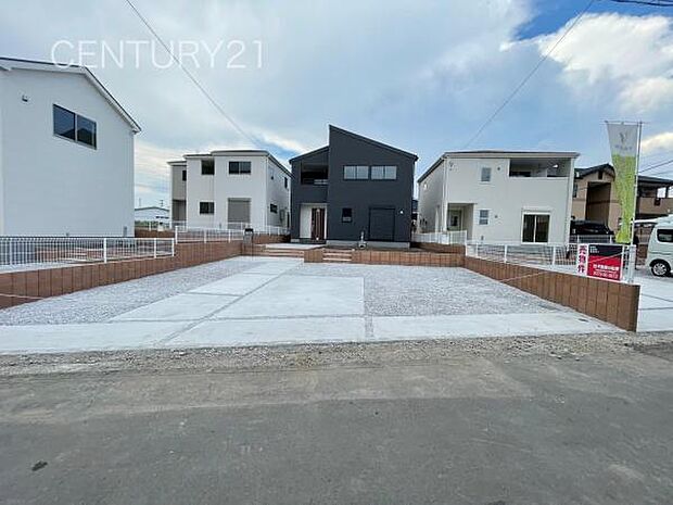 並列駐車可能な駐車場スペースです。