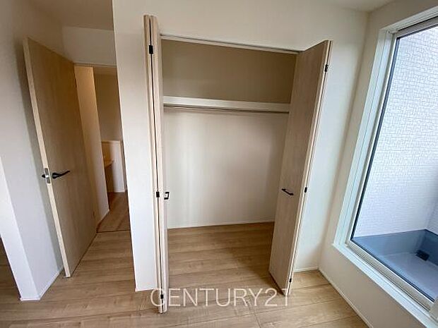 ハンガーパイプ付きクローゼットです。