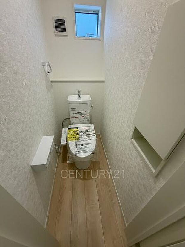 温水シャワー洗浄機能付きです。