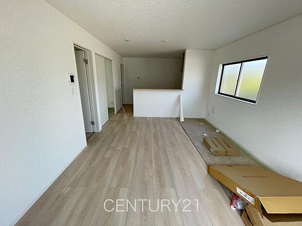 大きいソファーがおける広々リビング