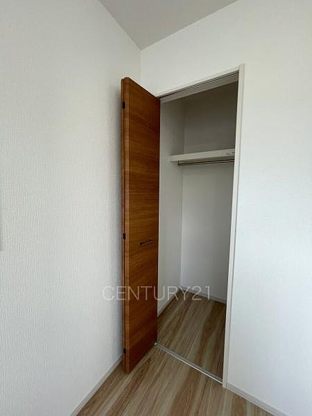 ハンガーパイプ付きクローゼットです。