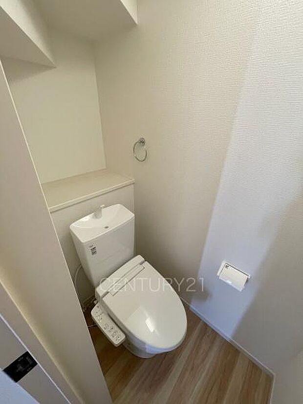 1階トレイです。温水シャワー洗浄機能付きです。