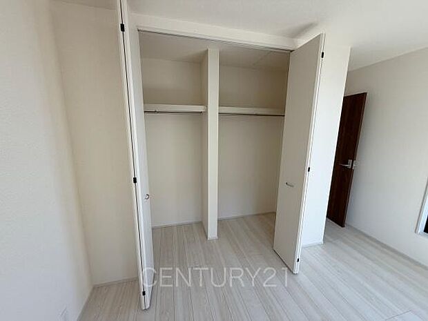 ハンガーパイプ付きクローゼットです。