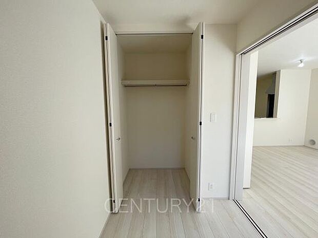 ハンガーパイプ付きクローゼットです。