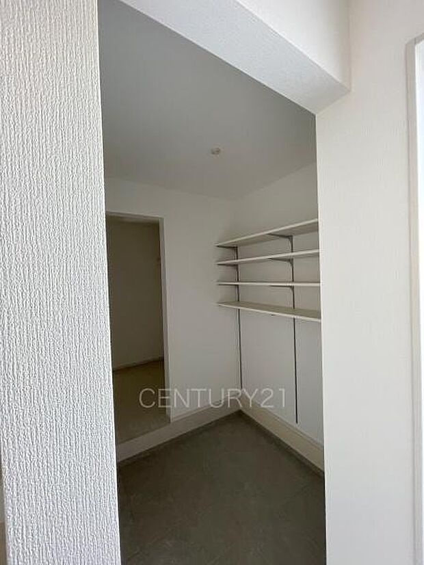 玄関横に土間収納付き。沢山の収納が可能です。