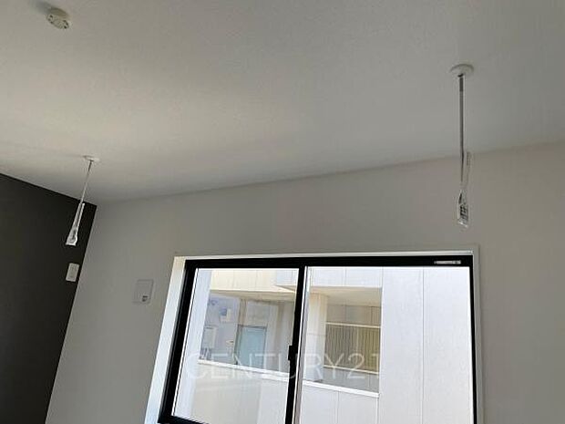 物干し用金具付きです。