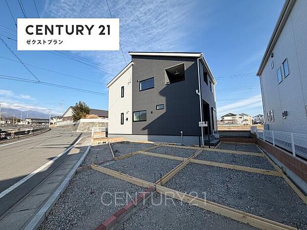 並列駐車可能な駐車場スペースです。