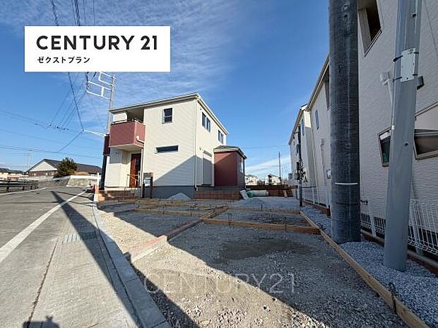 並列駐車可能な駐車場スペースです。