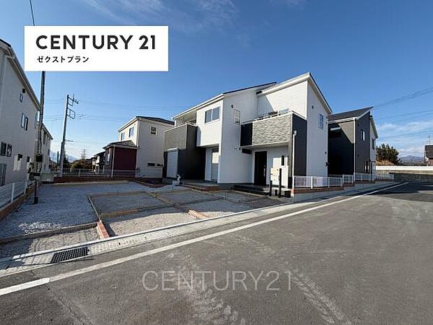 並列駐車可能な駐車場スペースです。