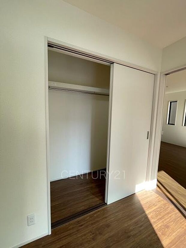 ハンガーパイプ付きクローゼットです。