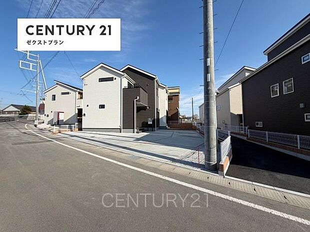 並列駐車可能な駐車場スペースです。