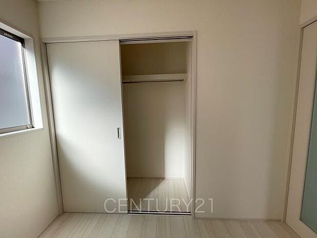 ハンガーパイプ付きクローゼットです。