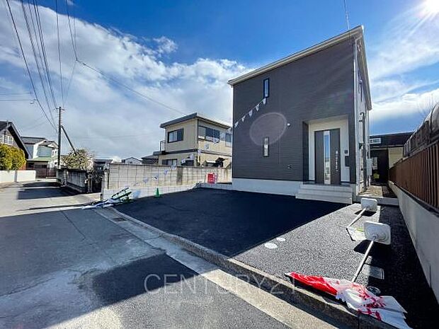 並列駐車可能な駐車場スペースです。