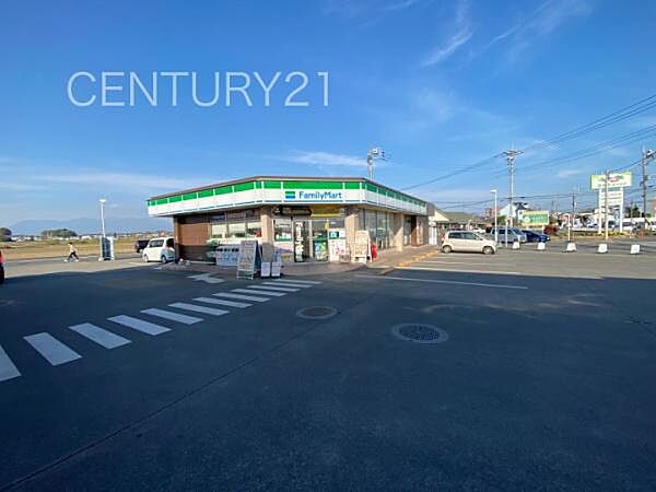 ファミリーマートジェイ・クエスト佐波東店まで1640m