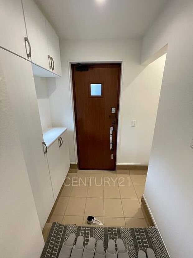 シューズボックス付きの玄関です。