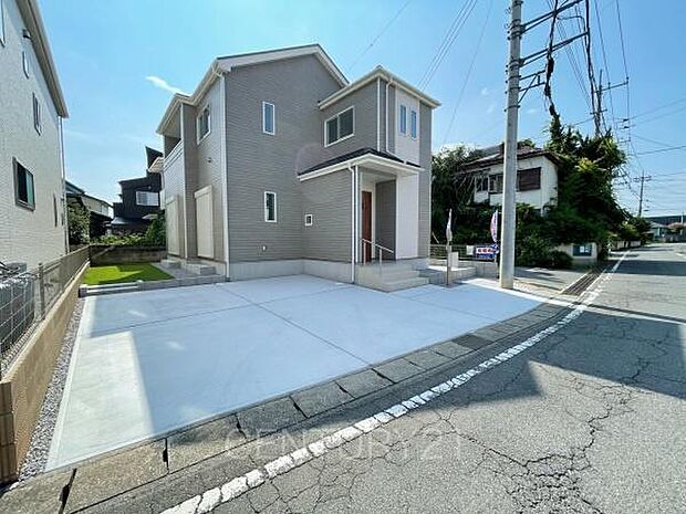 並列駐車可能な駐車場スペースです