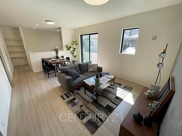 大きいソファーがおける広々リビング