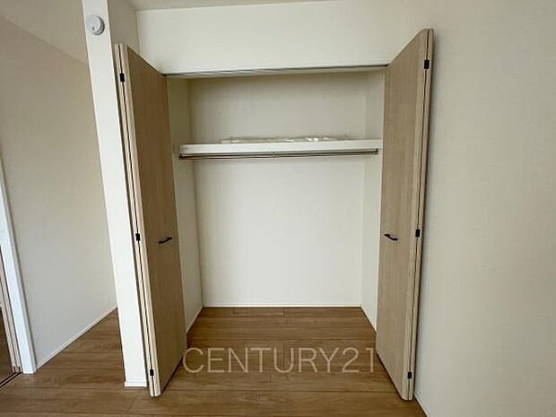 ハンガーパイプ付きクローゼットです。